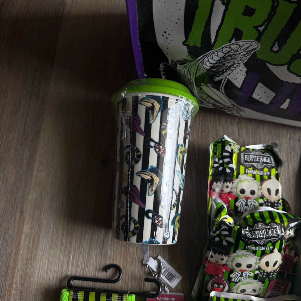 Beetlejuice Blind bag mystery pack mug socks and shopping bag Spirit Halloween - Picture 4 of 5